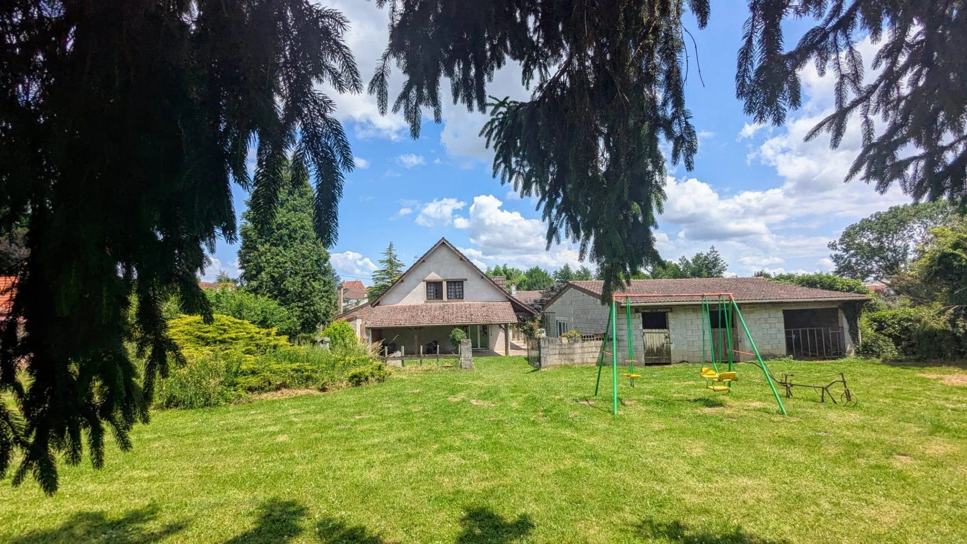 Maison 9 pièces 201 m² · à Charrey-sur-Saône · 201 m² · 199 000 €
