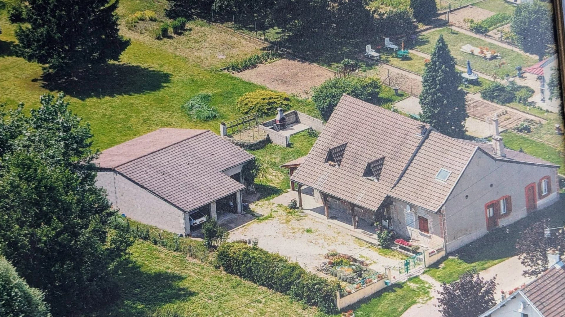 Maison individuelle avec dépendances
