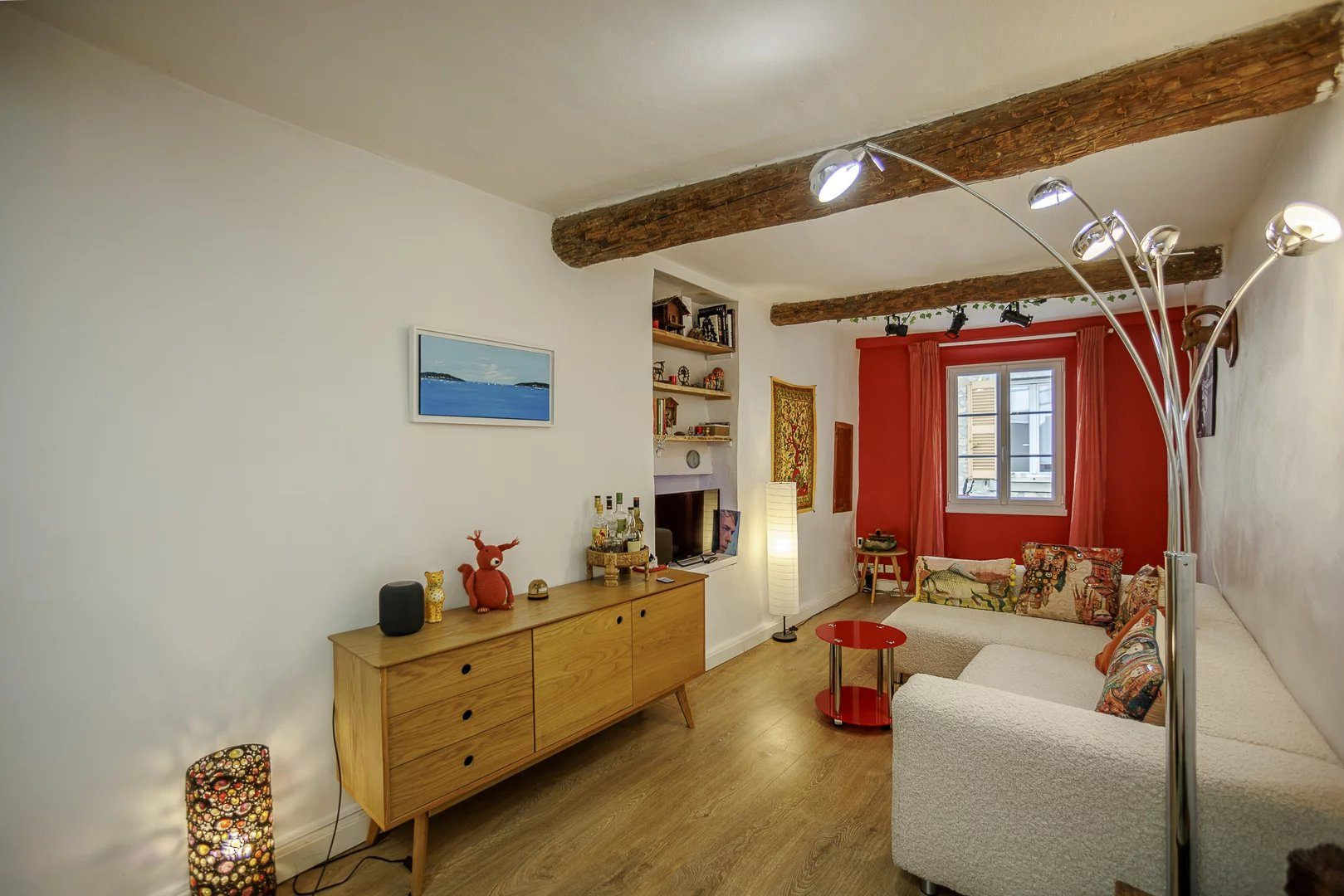 Town House in the Heart of Old Antibes – Charm and Authenticity 4