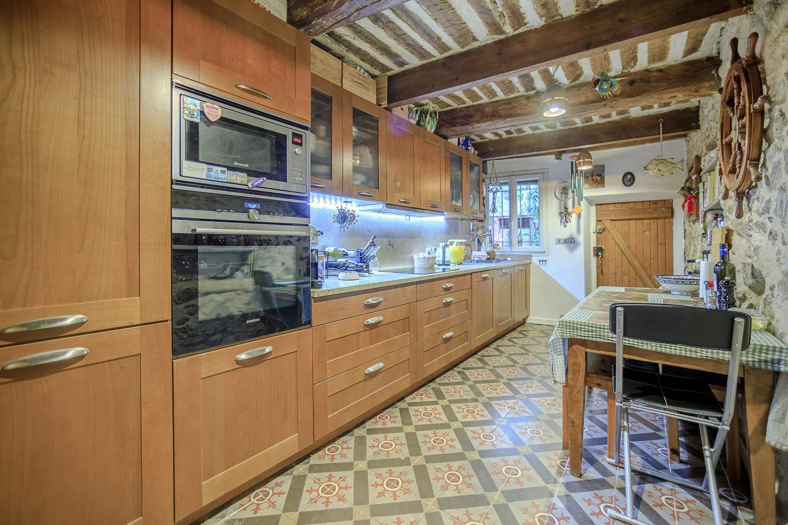 Town House in the Heart of Old Antibes – Charm and Authenticity 3