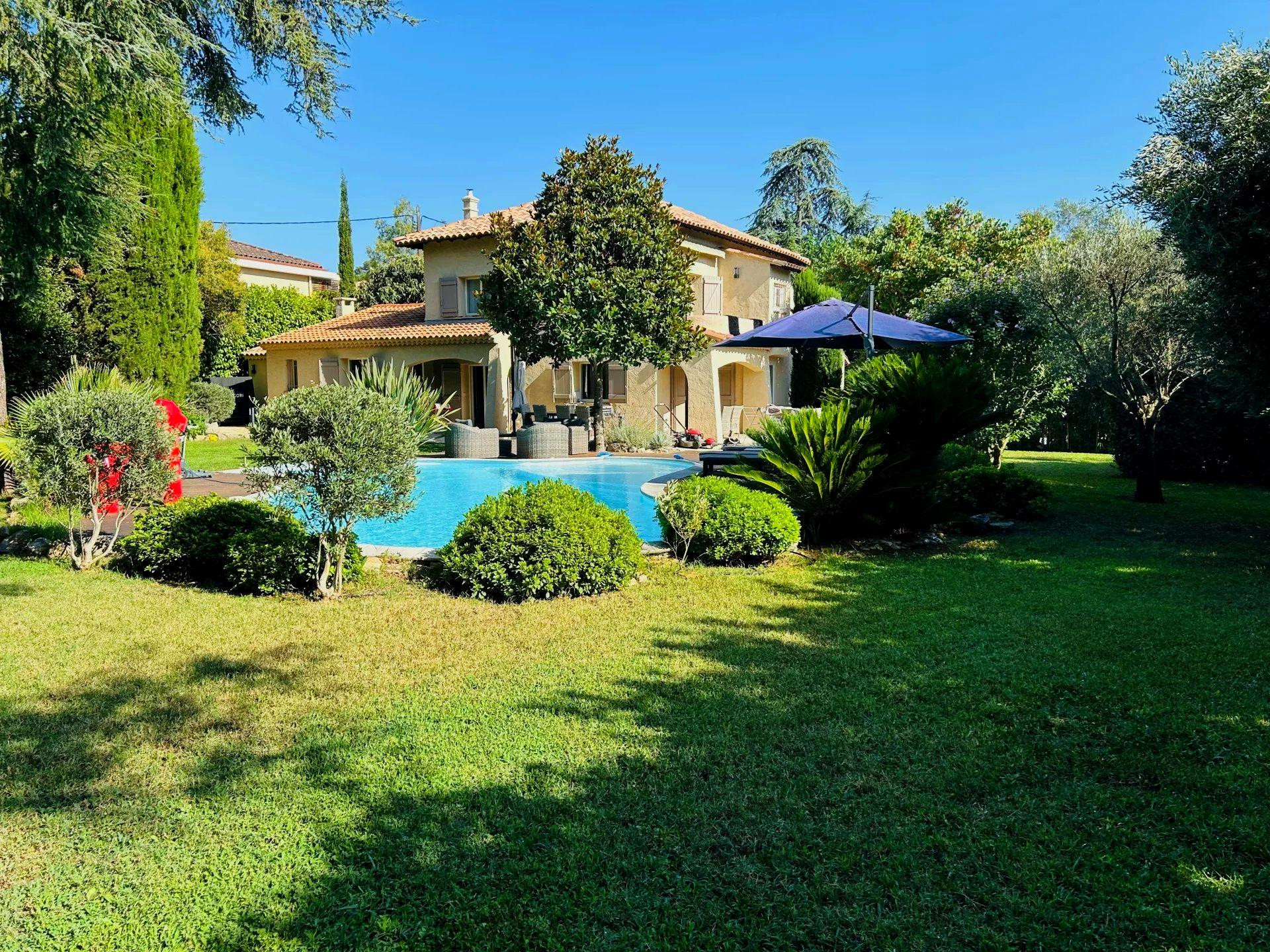 Maison à vendre à Mougins, 170 m²
