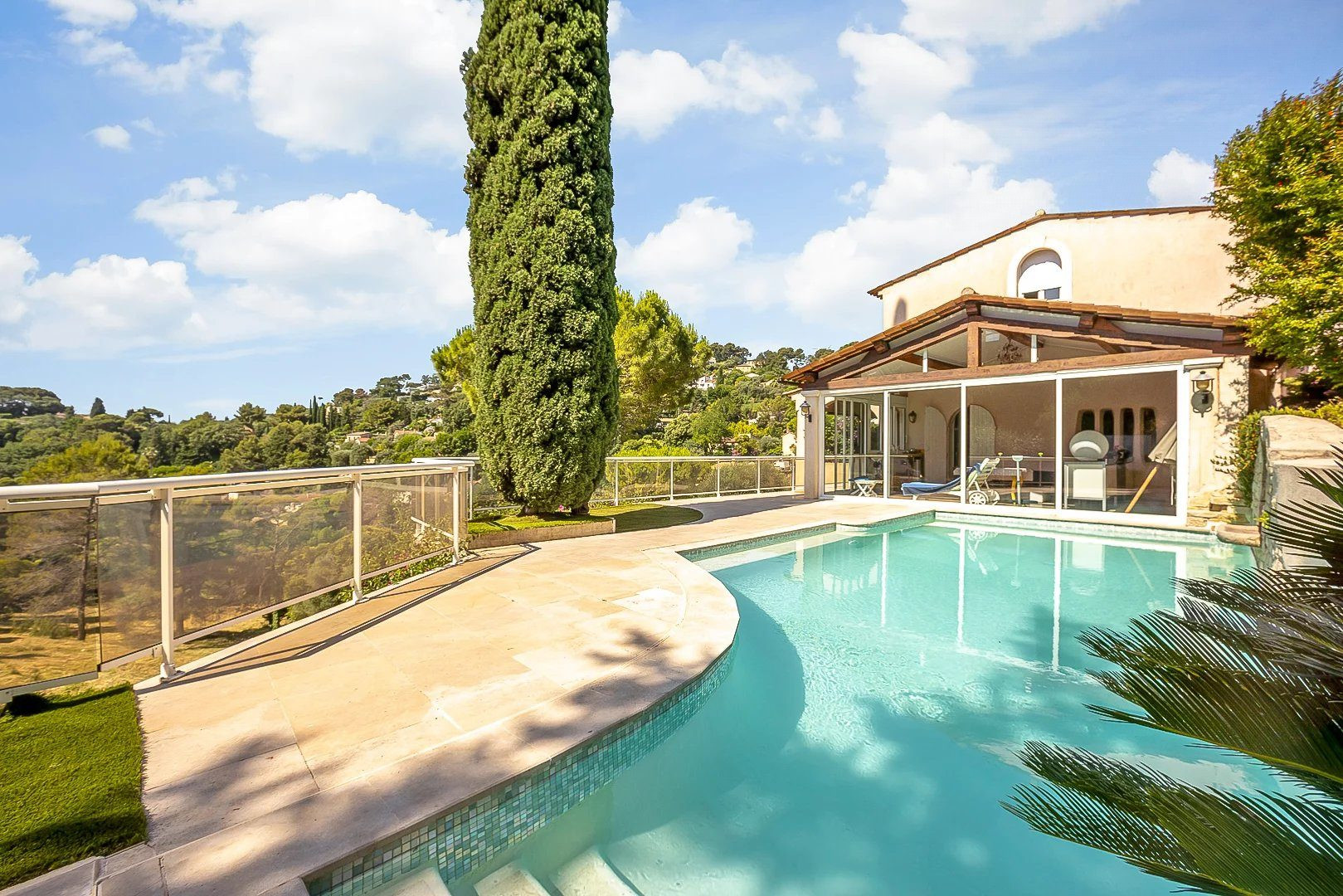 House for sale in Mougins, 283 m²