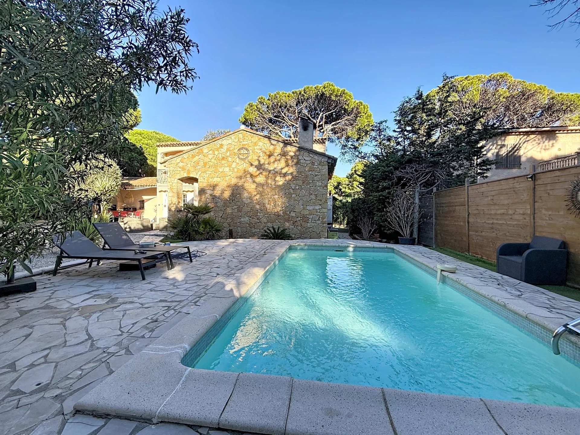 Maison 5 pièces 128 m² · à Saint-Raphaël · 128 m² · 677 000 €