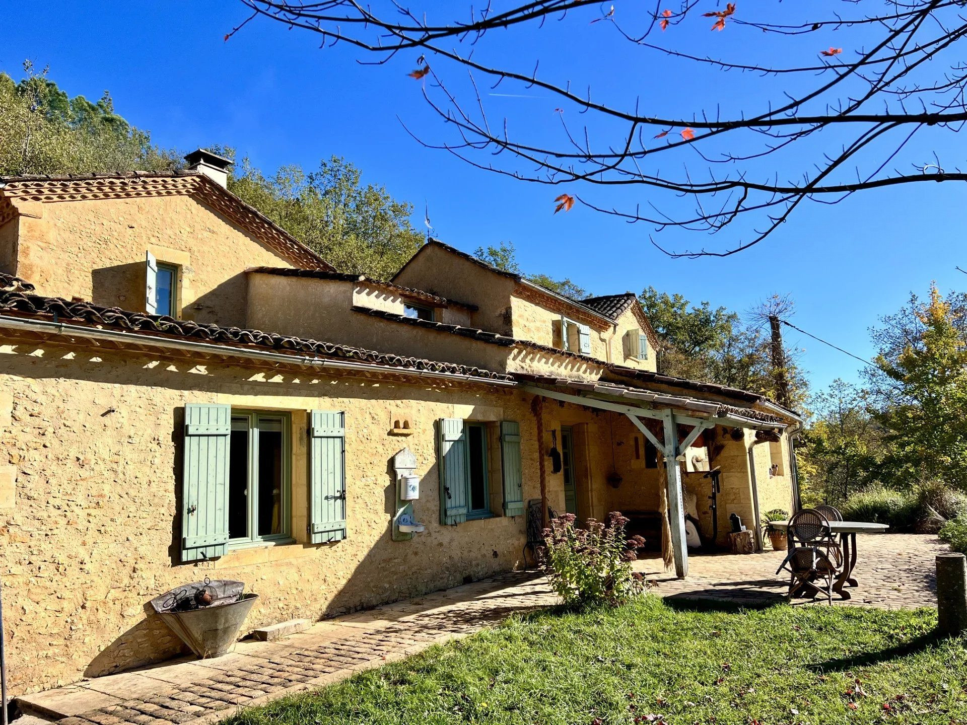 Stone house of 280 m² in Cadouin – 6 bedrooms, outbuilding 4
