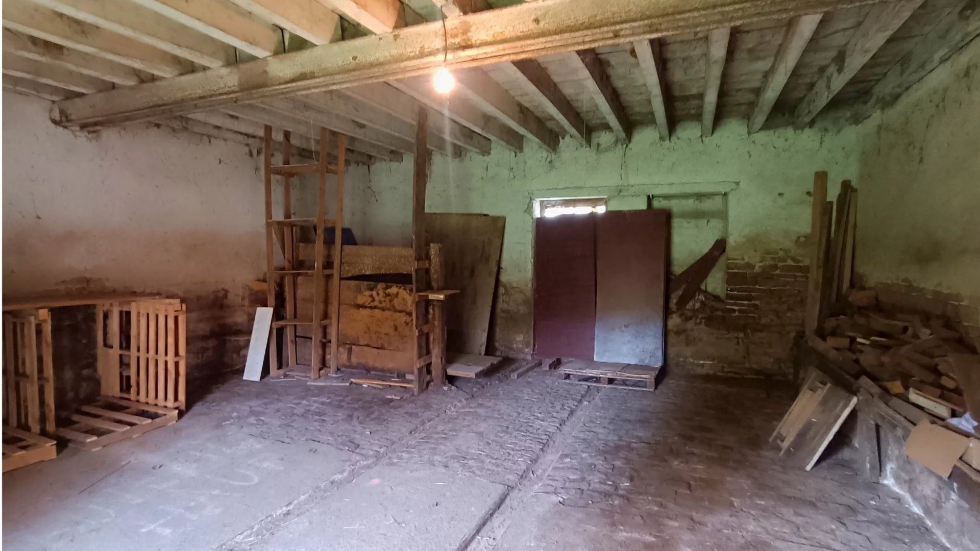House for sale in Nanton, 160 m²
