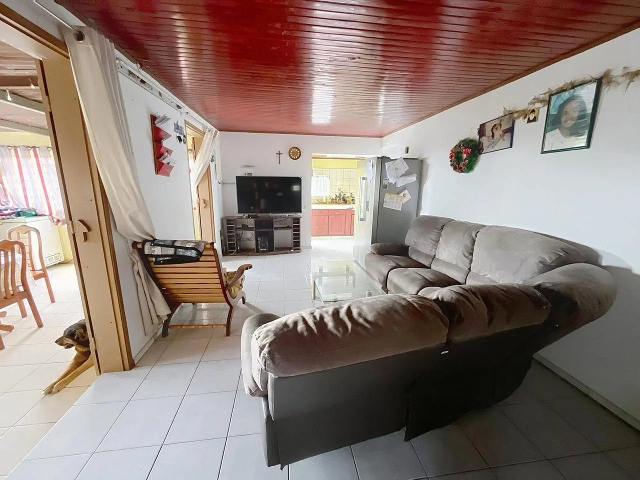 Creole House in L'Étang-Salé – Privileged Location and Strong Potential 4