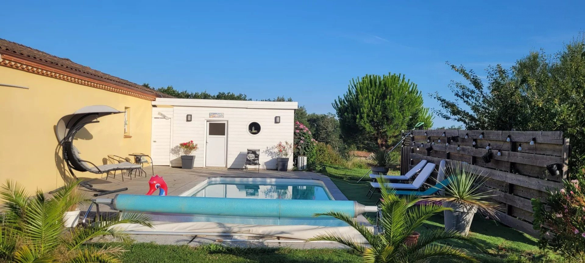 Very beautiful family villa of 245 m² with salt water heated pool 3