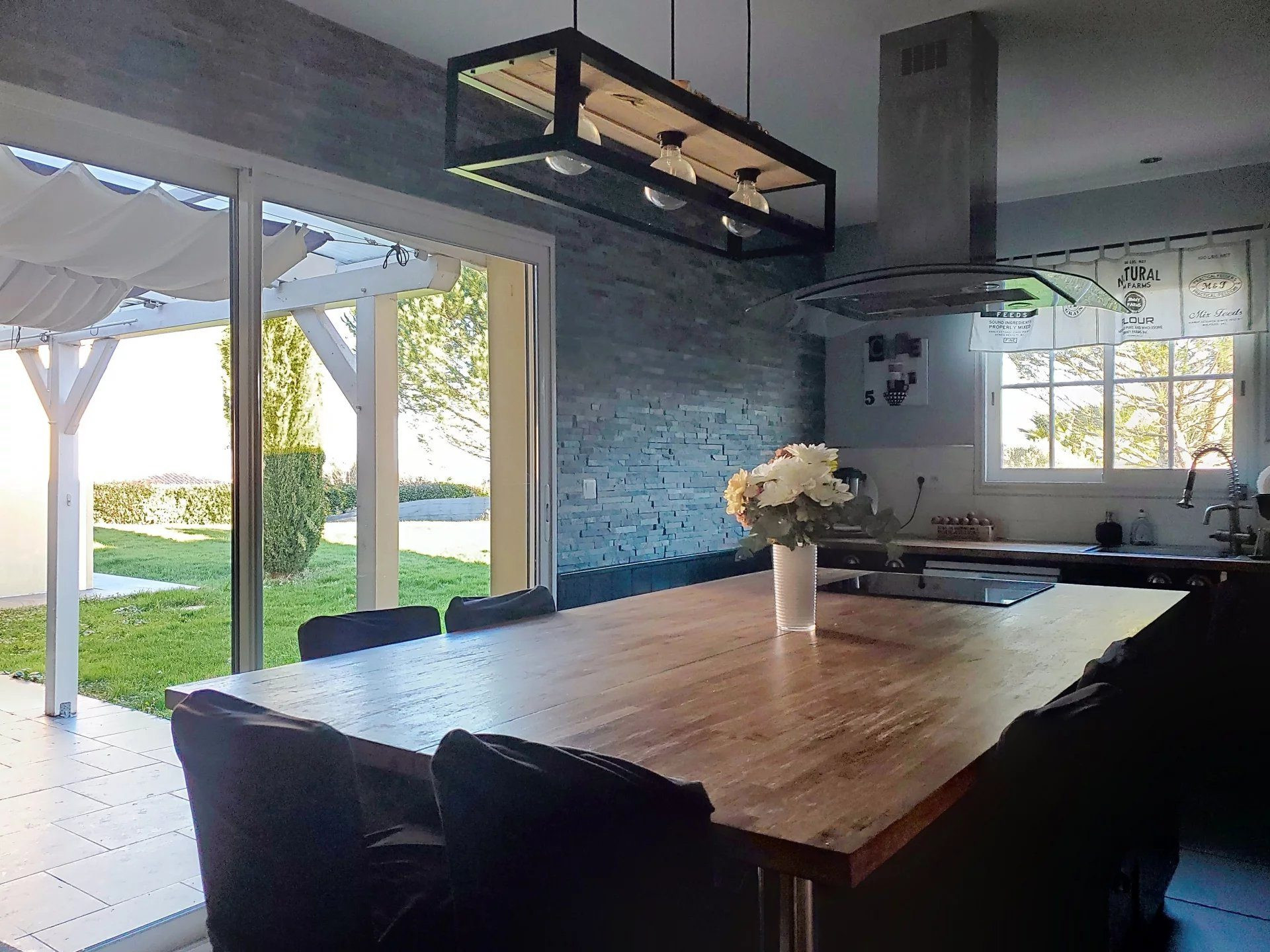 Very beautiful family villa of 245 m² with salt water heated pool 4