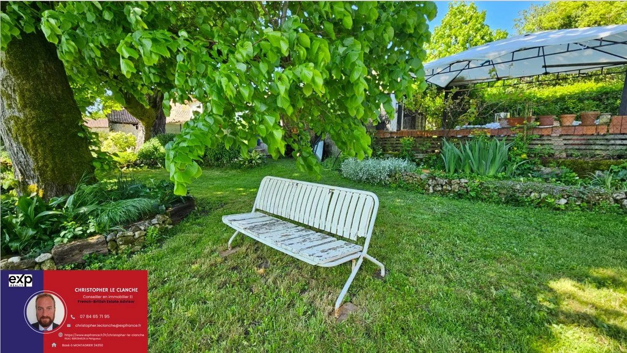 Superb country house in a peaceful location, 72 m² of habitable space on the ground floor, 60 m² to finish on the upper floor, 3023 m² of land. 4