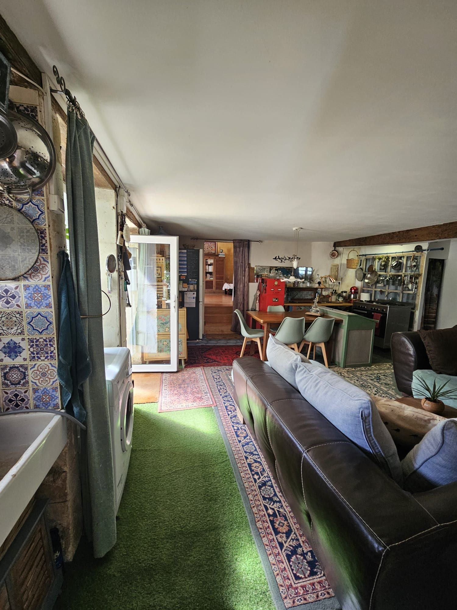 Superbe maison de campagne au calme, 72 m² habitables au rez de chaussée, 60 m² à finir d'aménager à l'étage, 3023 m² de terrain.