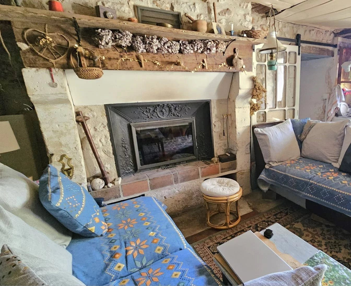 Superbe maison de campagne au calme, 72 m² habitables au rez de chaussée, 60 m² à finir d'aménager à l'étage, 3023 m² de terrain.