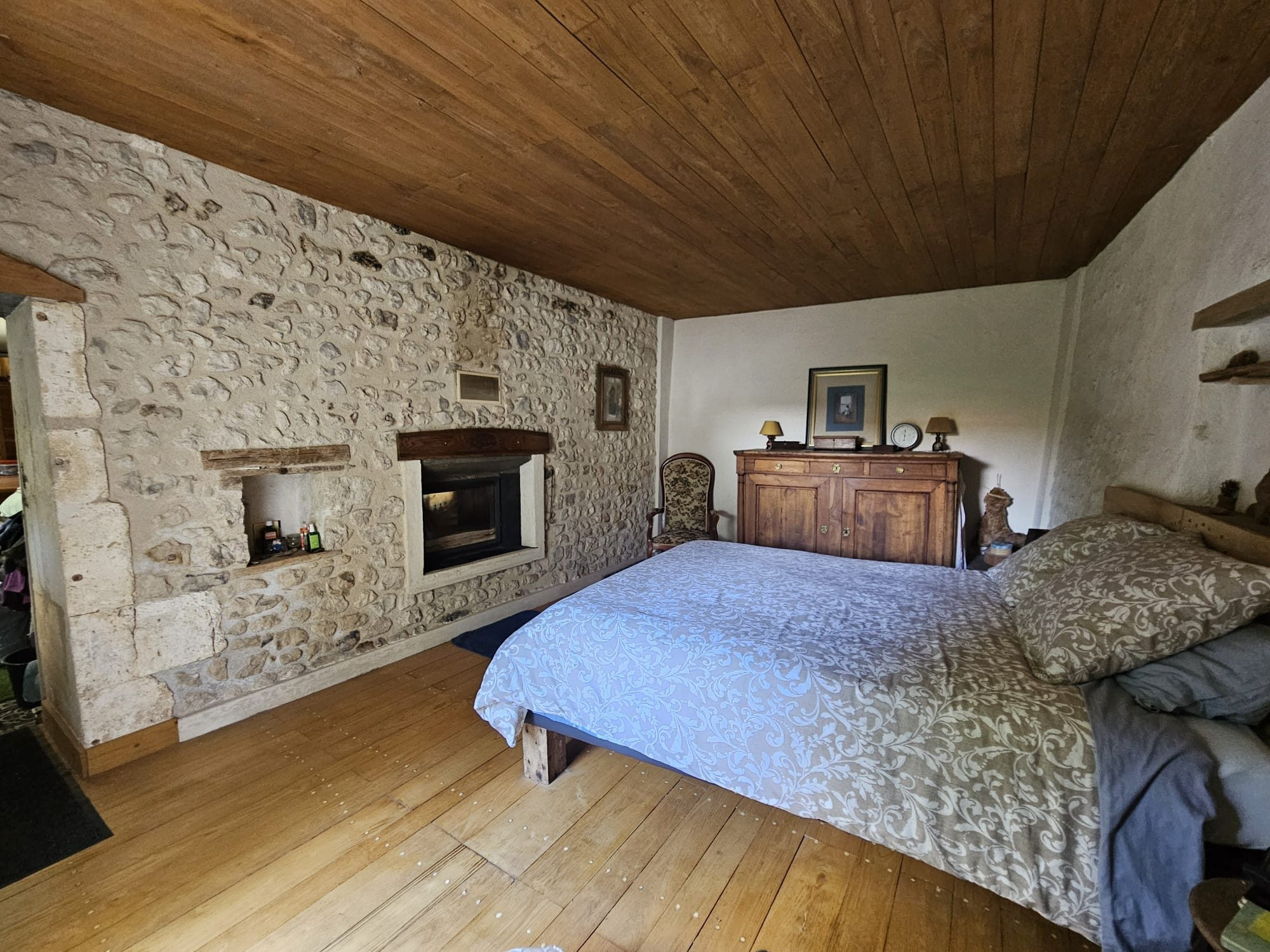 Superbe maison de campagne au calme, 72 m² habitables au rez de chaussée, 60 m² à finir d'aménager à l'étage, 3023 m² de terrain.