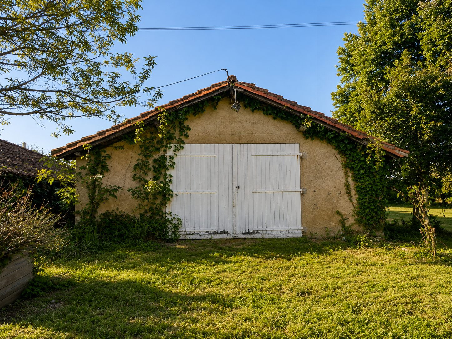 Former farmhouse with land in Luchapt 5