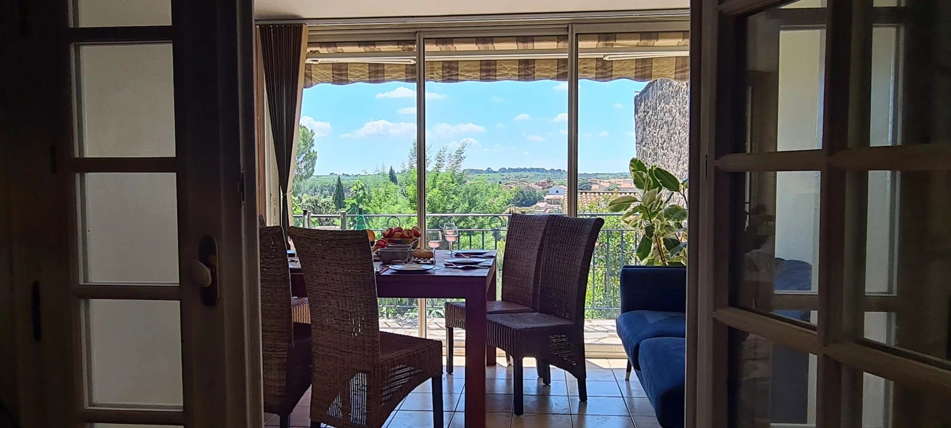 Vue Panoramique ! Maison Vigneronne Entièrement Rénovée avec Jardin, Garage et Piscine