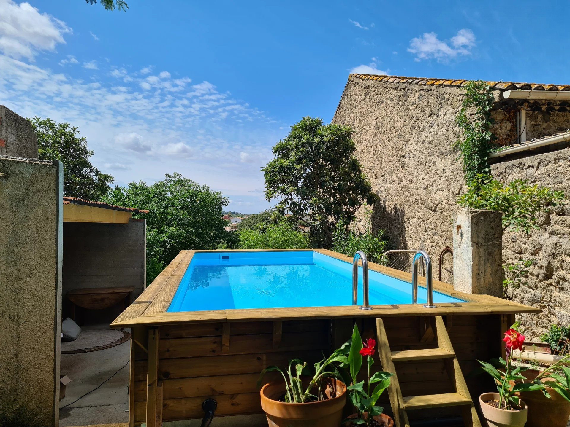 Vue Panoramique ! Maison Vigneronne Entièrement Rénovée avec Jardin, Garage et Piscine