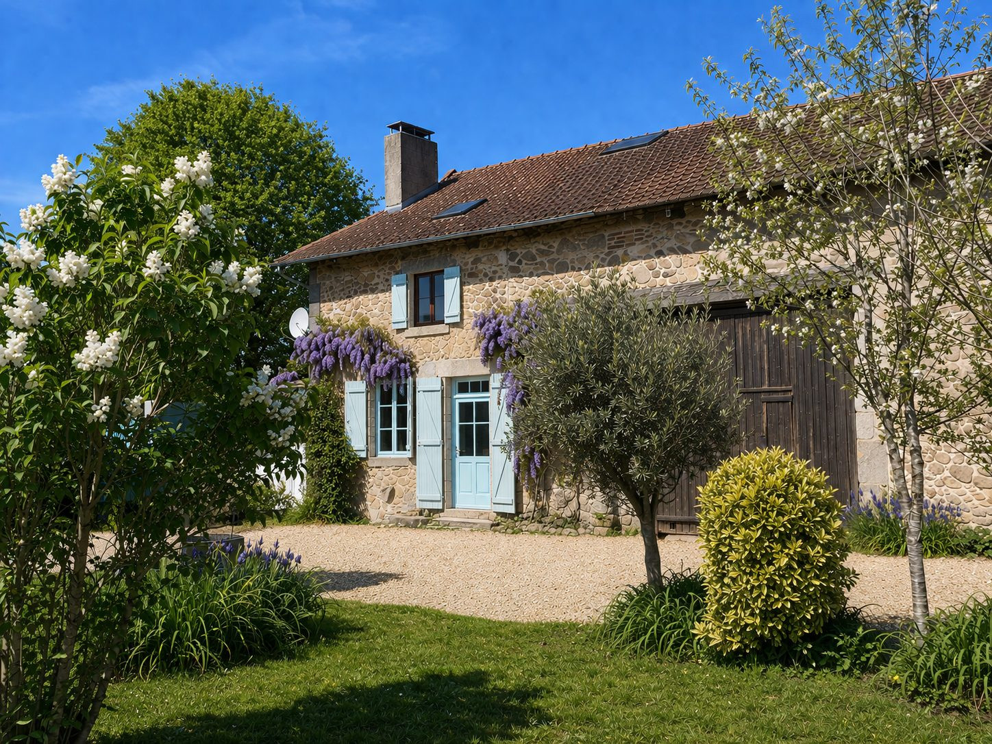 Maison en pierre avec grange et possibilité de gîtes – Piégut-Pluviers (Dordogne)