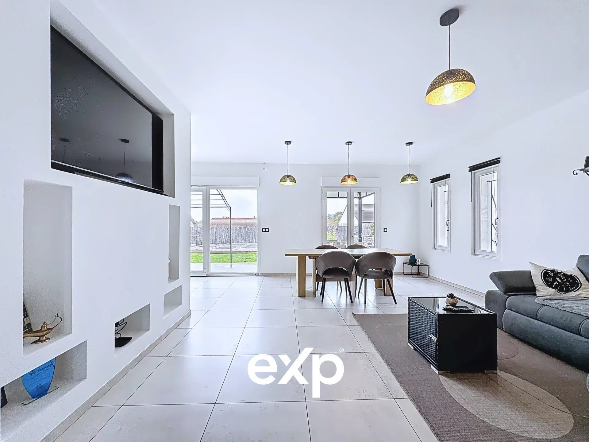 Maison contemporaine avec piscine et terrasse plein sud – Woippy Village