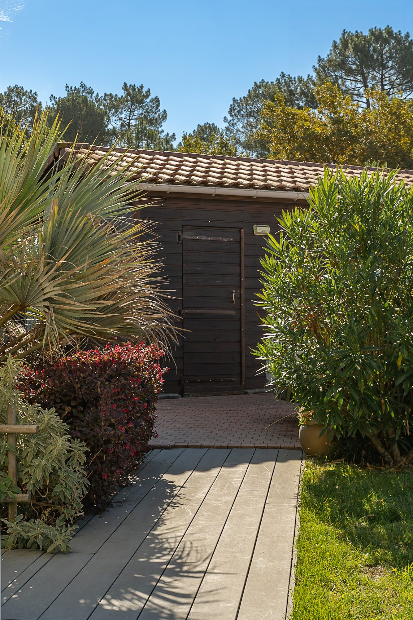 4-Bedroom House with Swimming Pool and Garage 4
