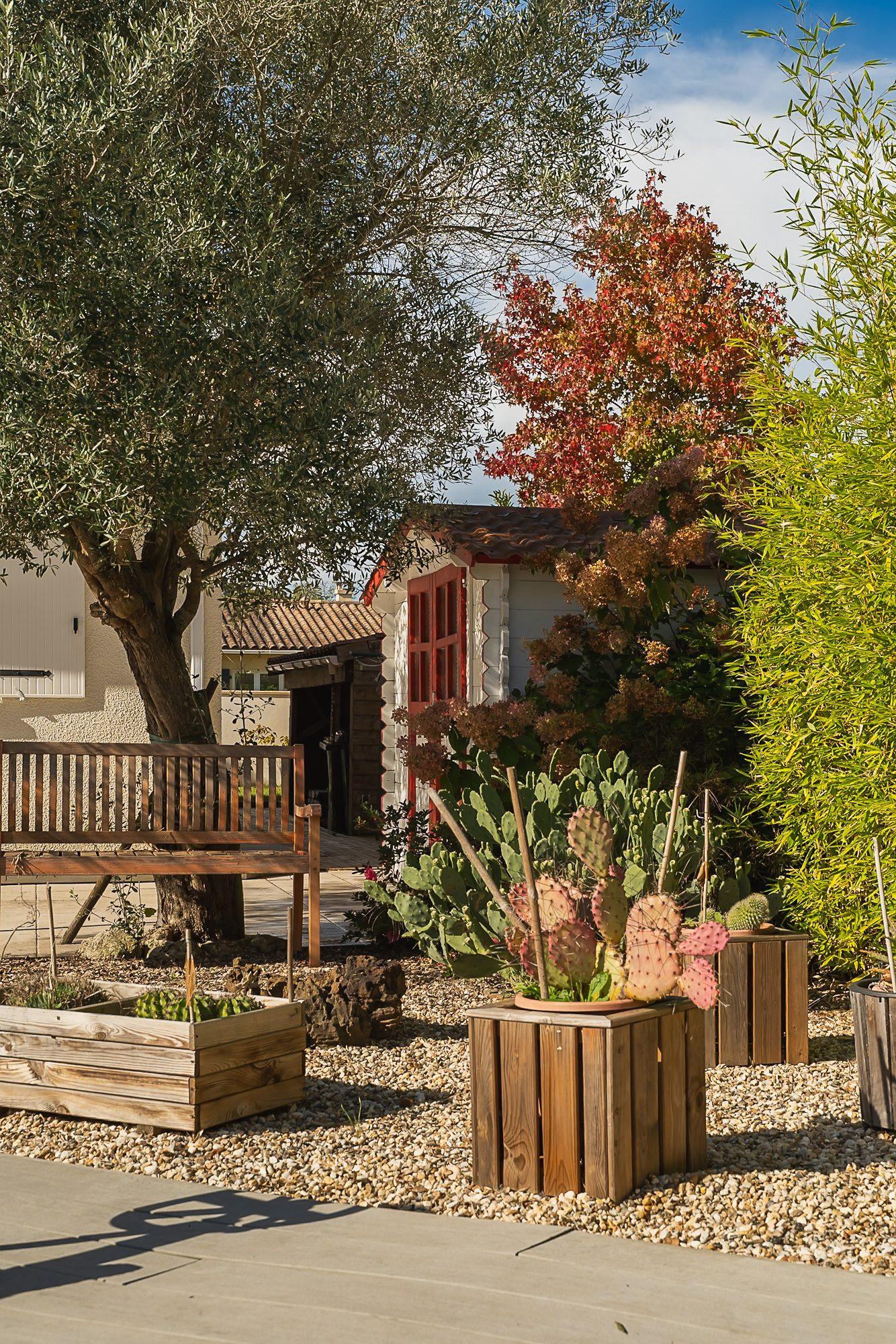 4-Bedroom House with Swimming Pool and Garage 3