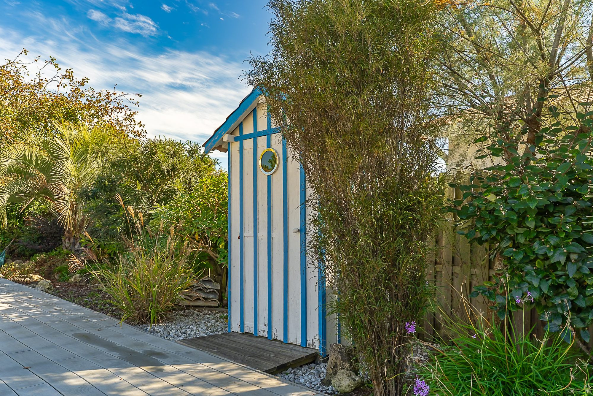 4-Bedroom House with Swimming Pool and Garage 5