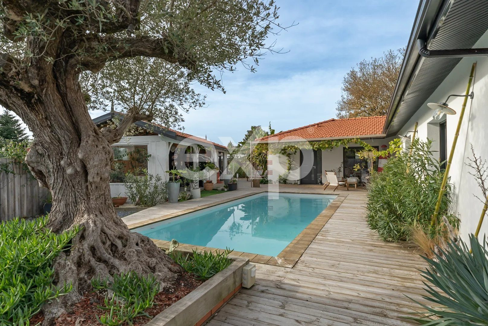 Arcachon-style house of 160 m² with independent T2 apartment, jacuzzi and triple garage 5