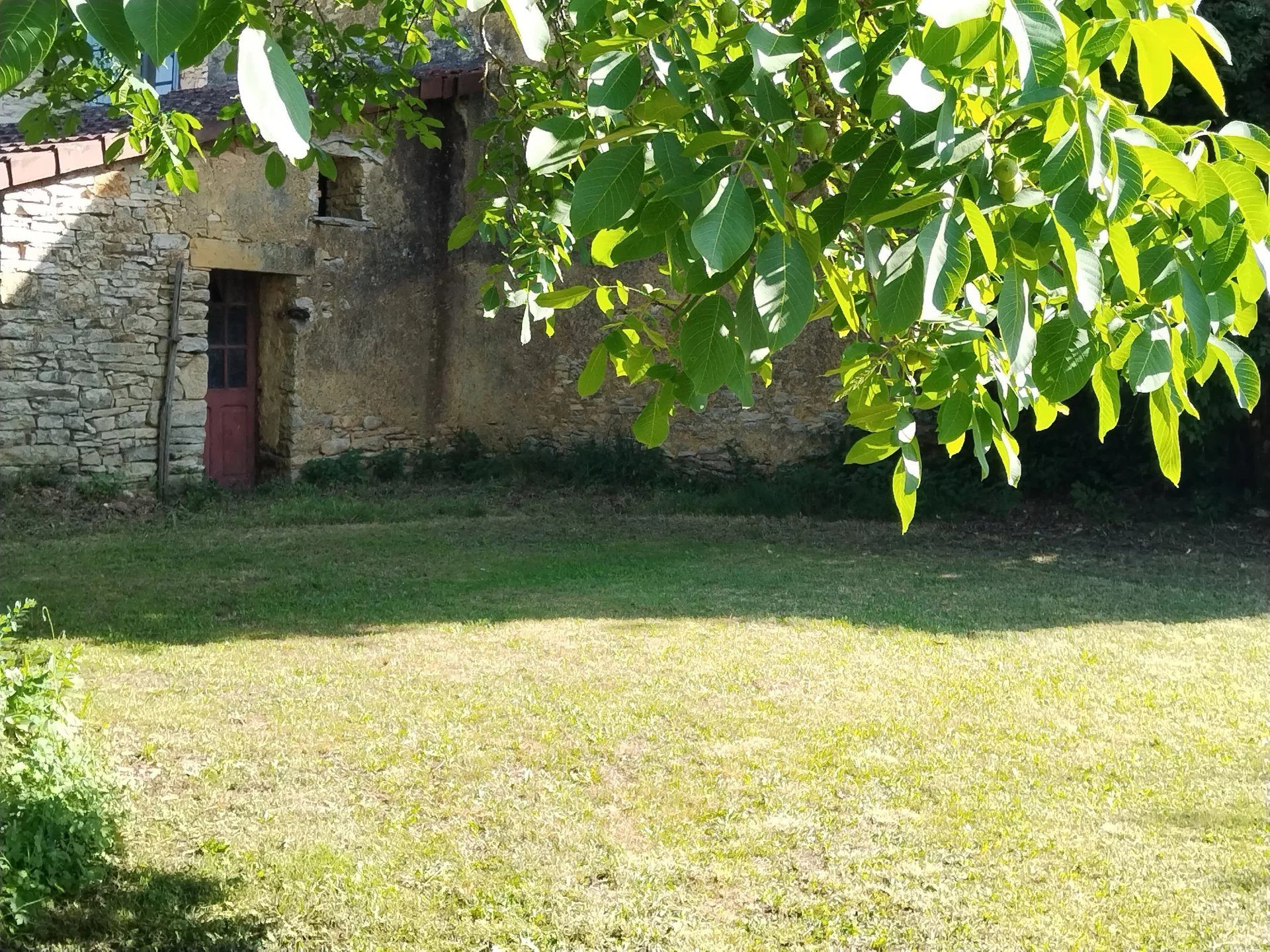 Grange à rénover à Saint-Martial-d'Albarède