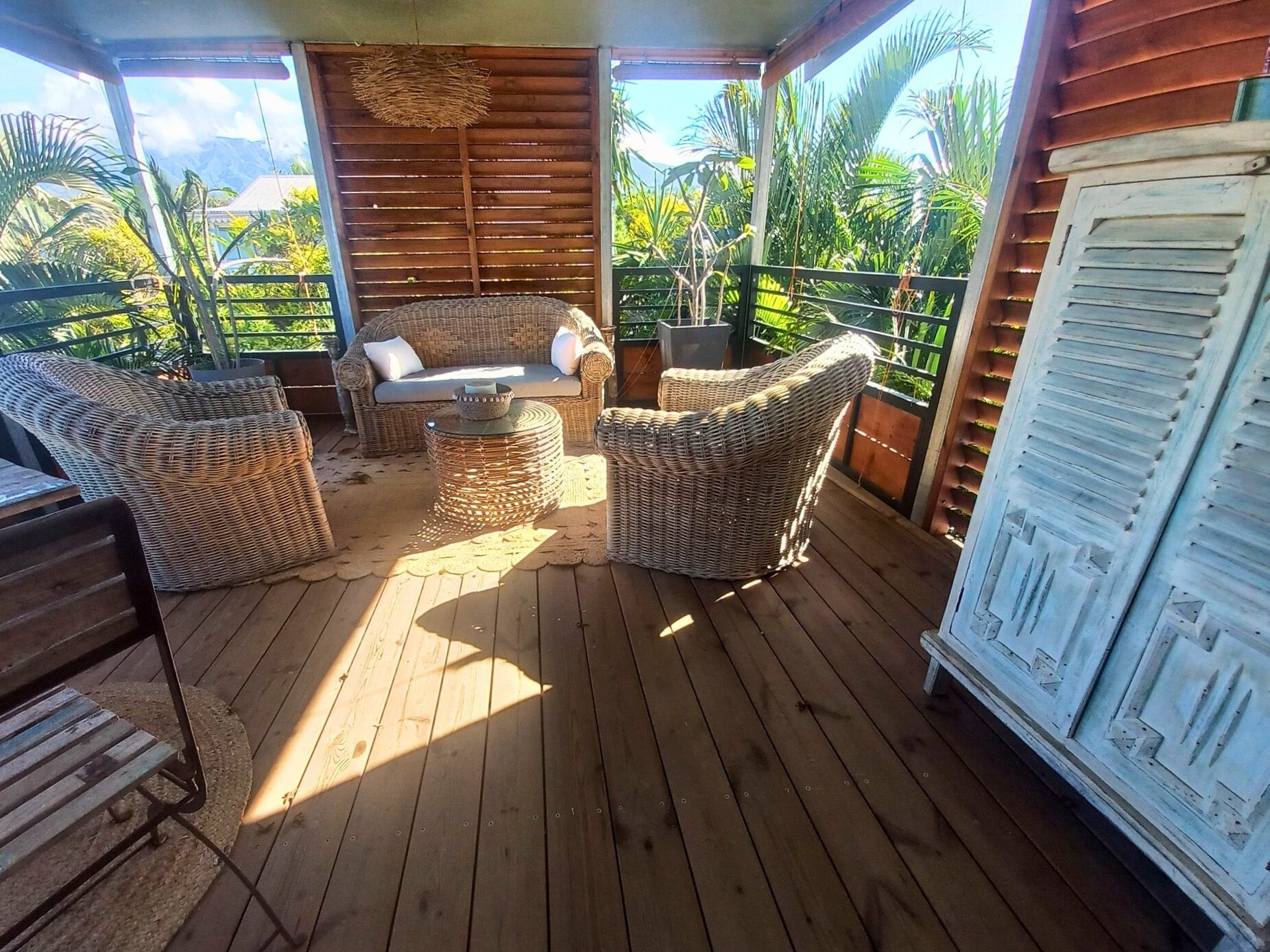 Mimosa · Villa rénovée 2025, piscine, dépendance, vues montagne · Saint-Louis · 680 000 €