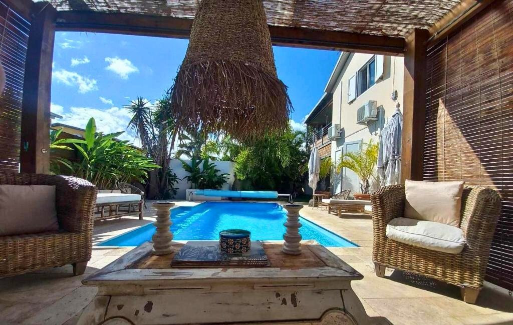 Mimosa · Villa rénovée 2025, piscine, dépendance, vues montagne · Saint-Louis · 680 000 €