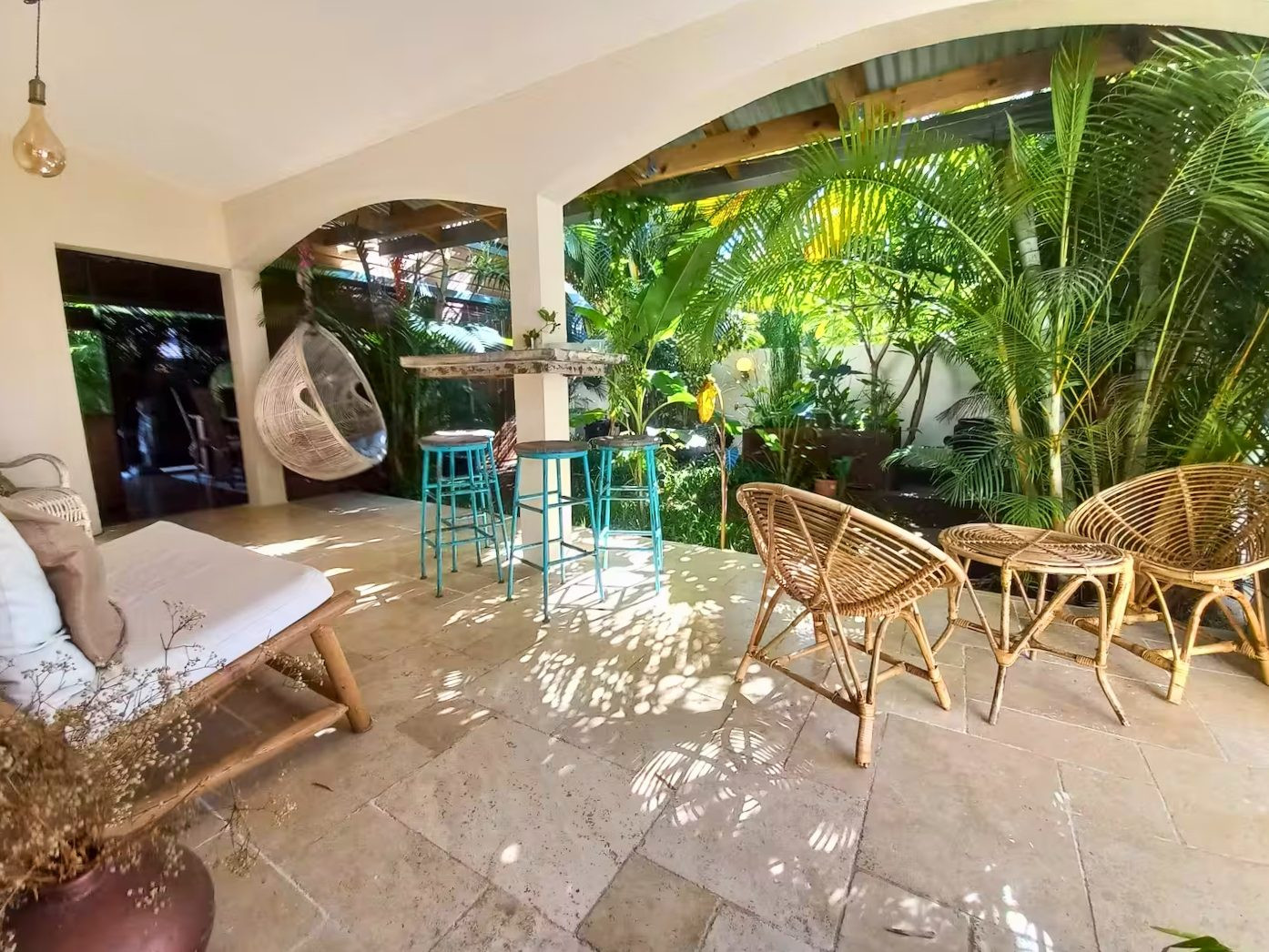 Mimosa · Villa rénovée 2025, piscine, dépendance, vues montagne · Saint-Louis · 680 000 €