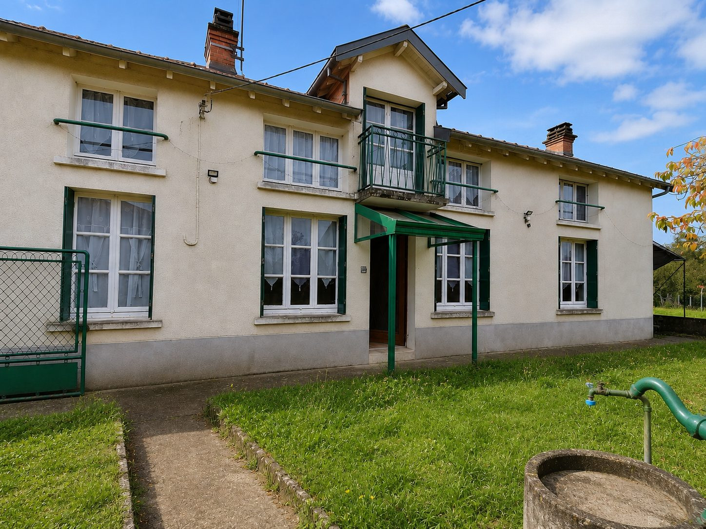 Ensemble de deux maisons avec dépendances et terrain à Darnac
