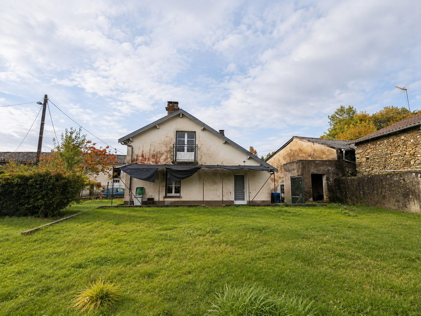 Set of two houses with outbuildings and land in Darnac 3