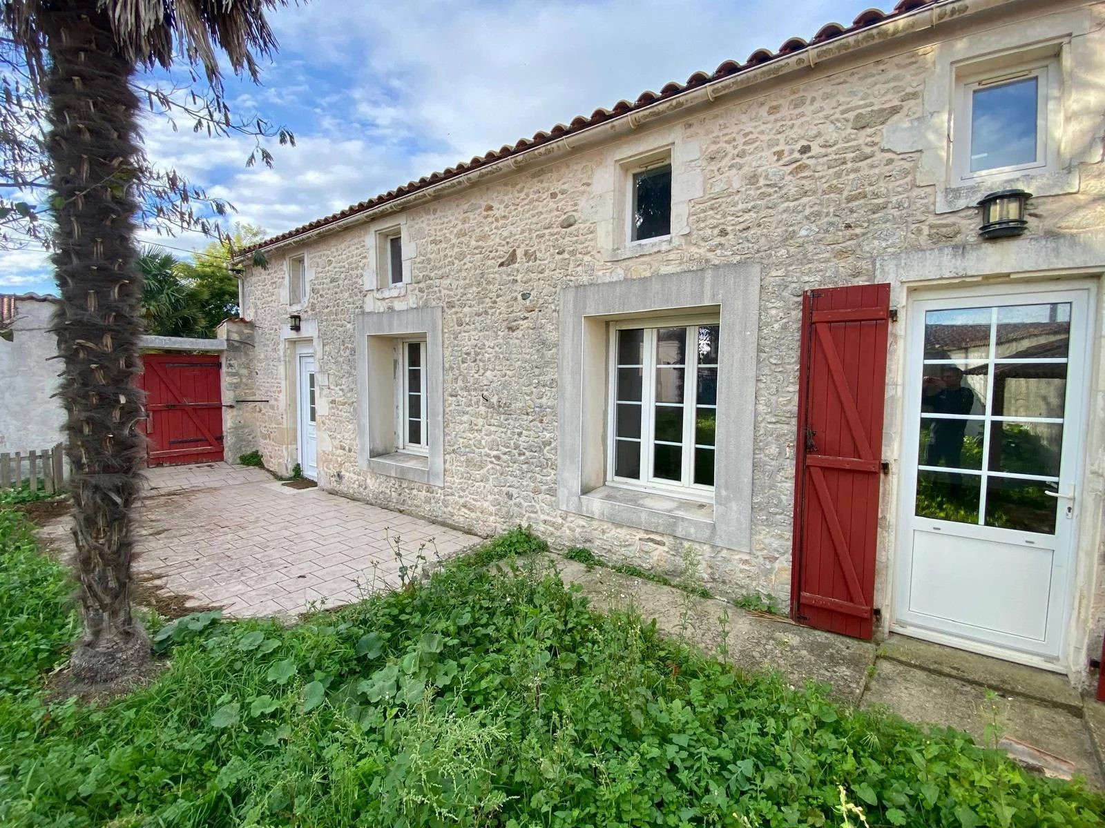 Charentaise Stone House to Renovate, in the Heart of Bourcefranc-le-Chapus 4