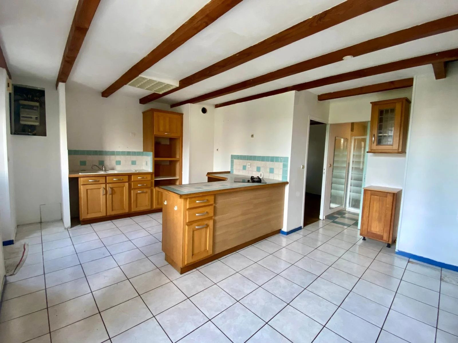 Charentaise Stone House to Renovate, in the Heart of Bourcefranc-le-Chapus 5