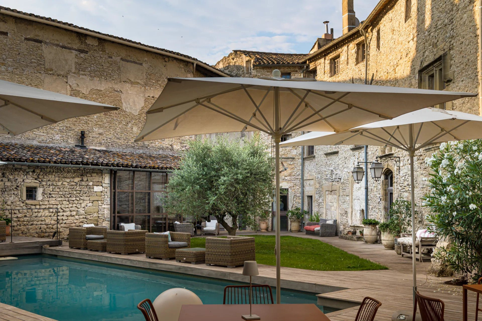 Maison 8 pièces 520 m² · à L'Isle-sur-la-Sorgue · 520 m² · 3 700 000 €