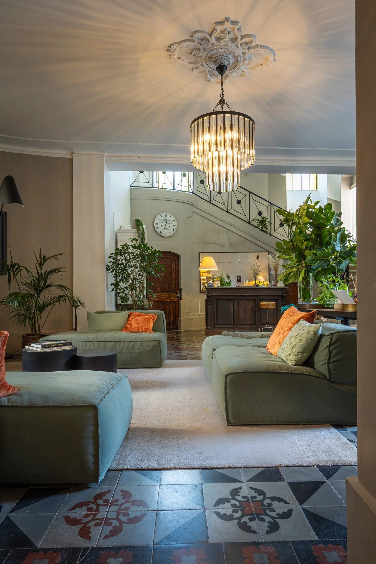Elegant Bourgeois Residence in the Heart of Provençal Venice 3
