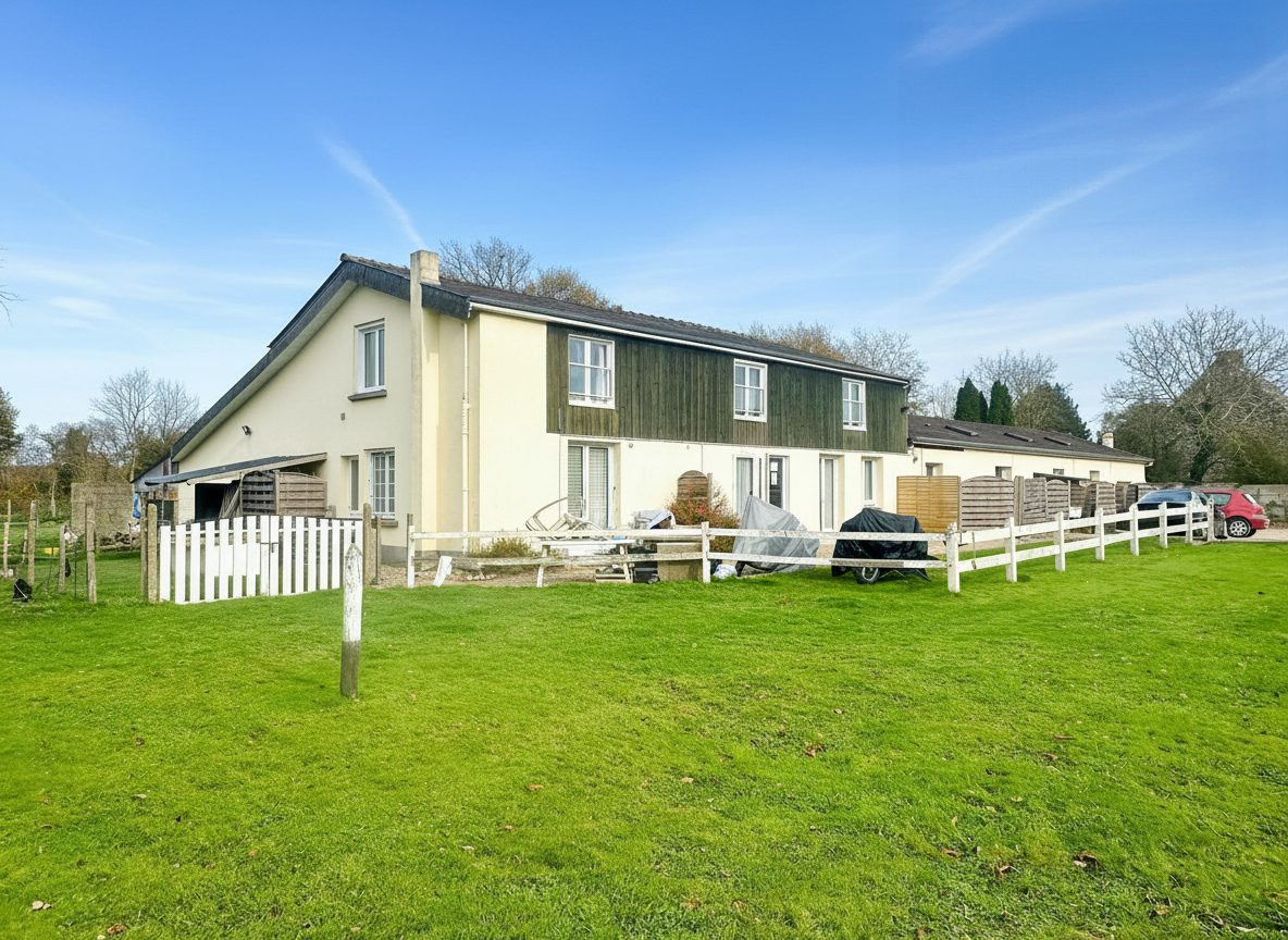 Maison 29 pièces 600 m² · à La Mézière · 600 m² · 1 150 000 €