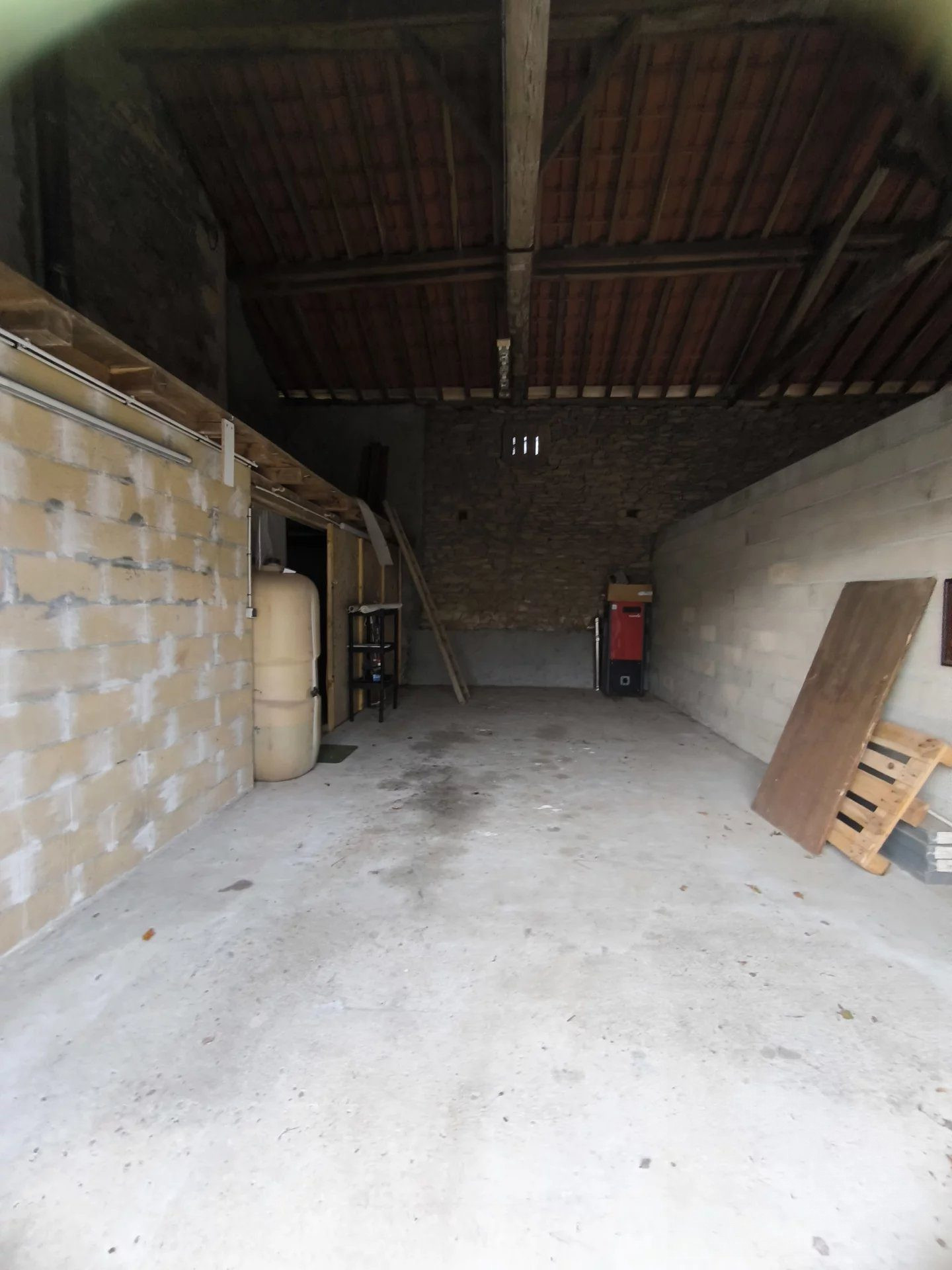 Maison 5 pièces 145 m² · à Terres-de-Haute-Charente · 145 m² · 126 000 €