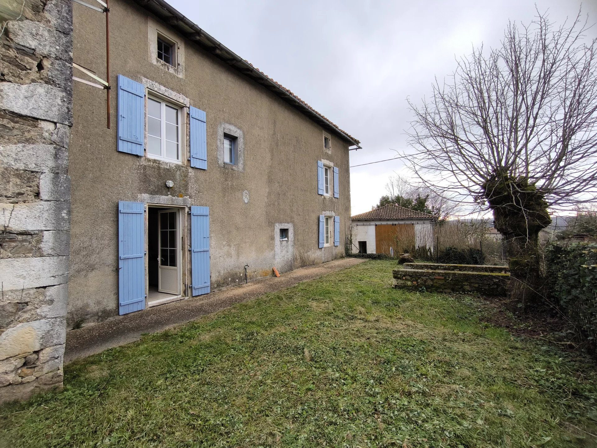 Charmante maison à Genouillac (Terre de Haute-Charente)**