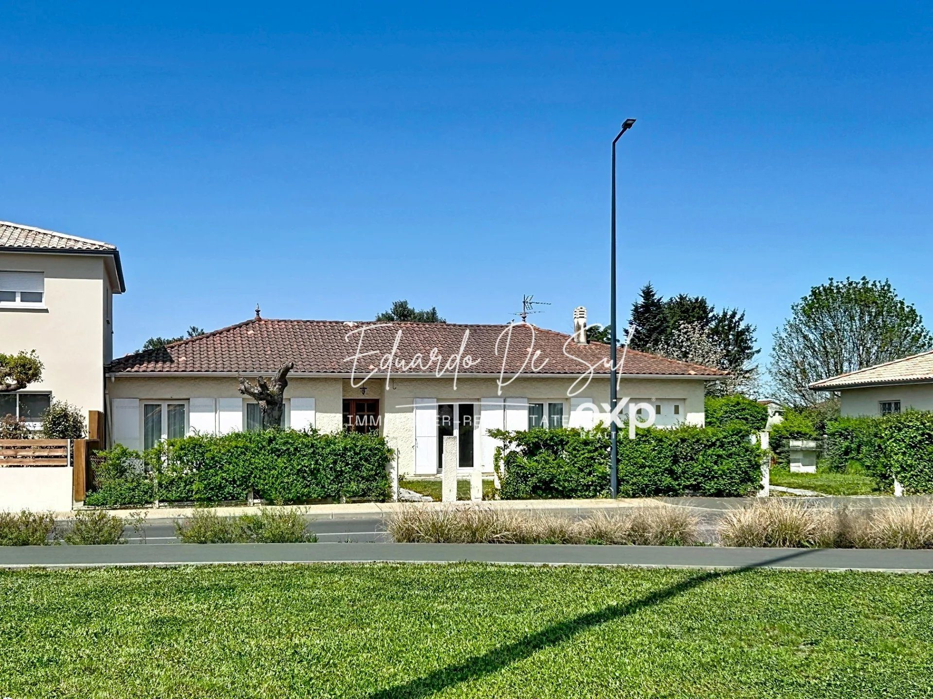 Maison de plain-pied de 124 m² à rafraîchir – 3 chambres + bureau et garage – sur 520 m² de terrain