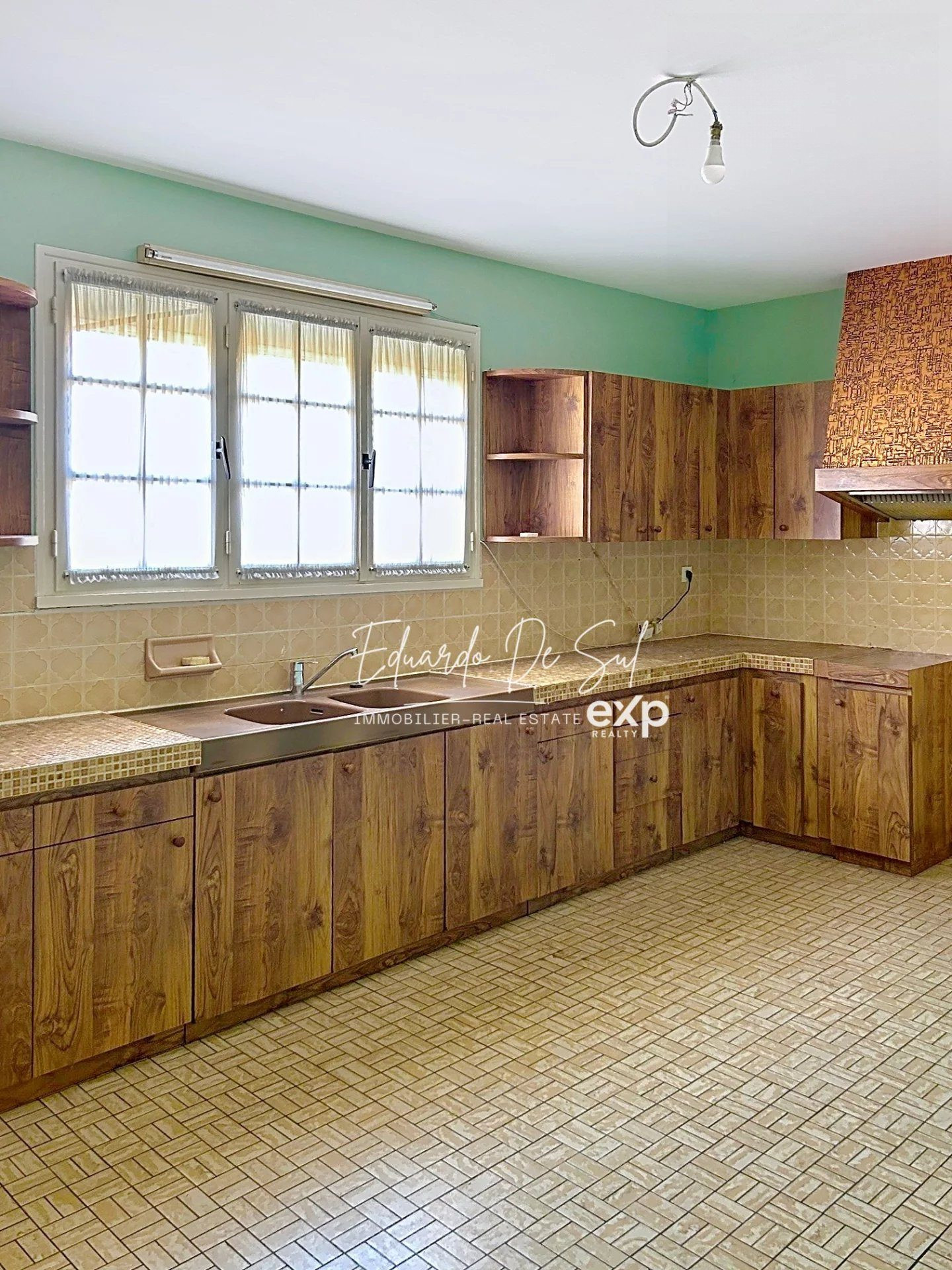 Single-story house of 124 m² to refresh – 3 bedrooms + office and garage – on 520 m² of land 3