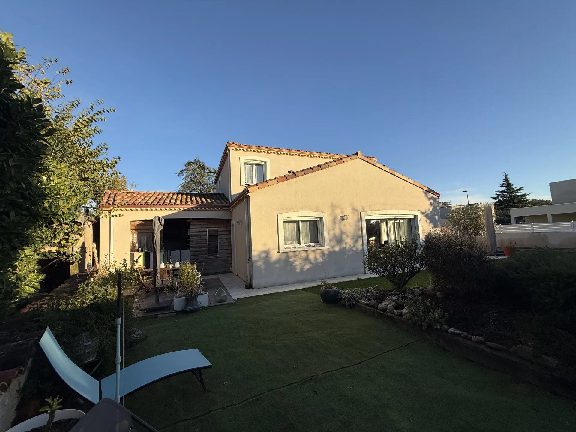 Modern house with garden 4