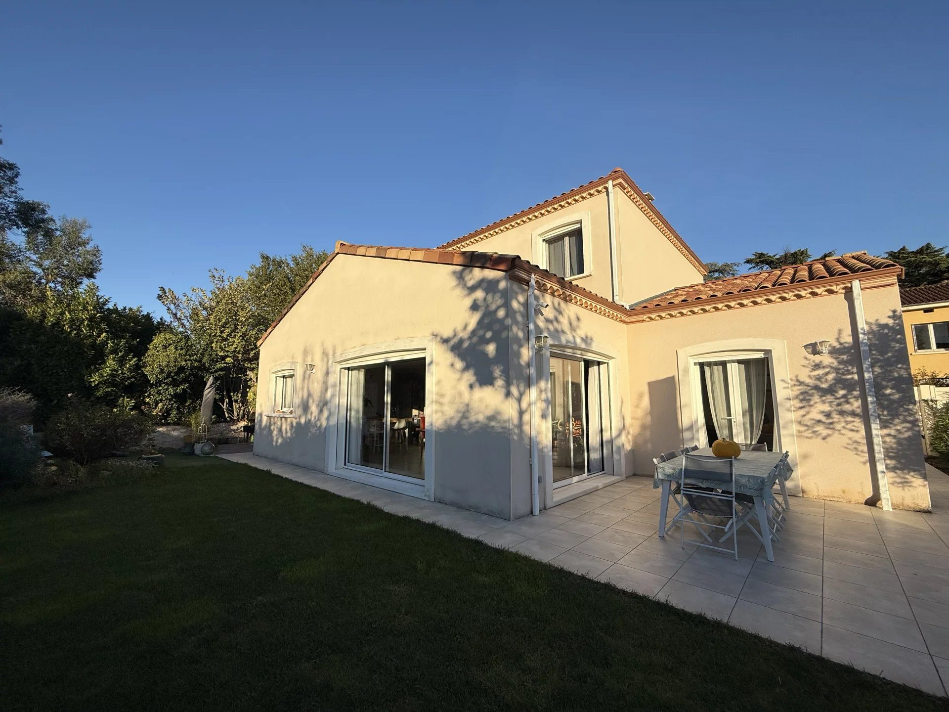 Modern house with garden 3
