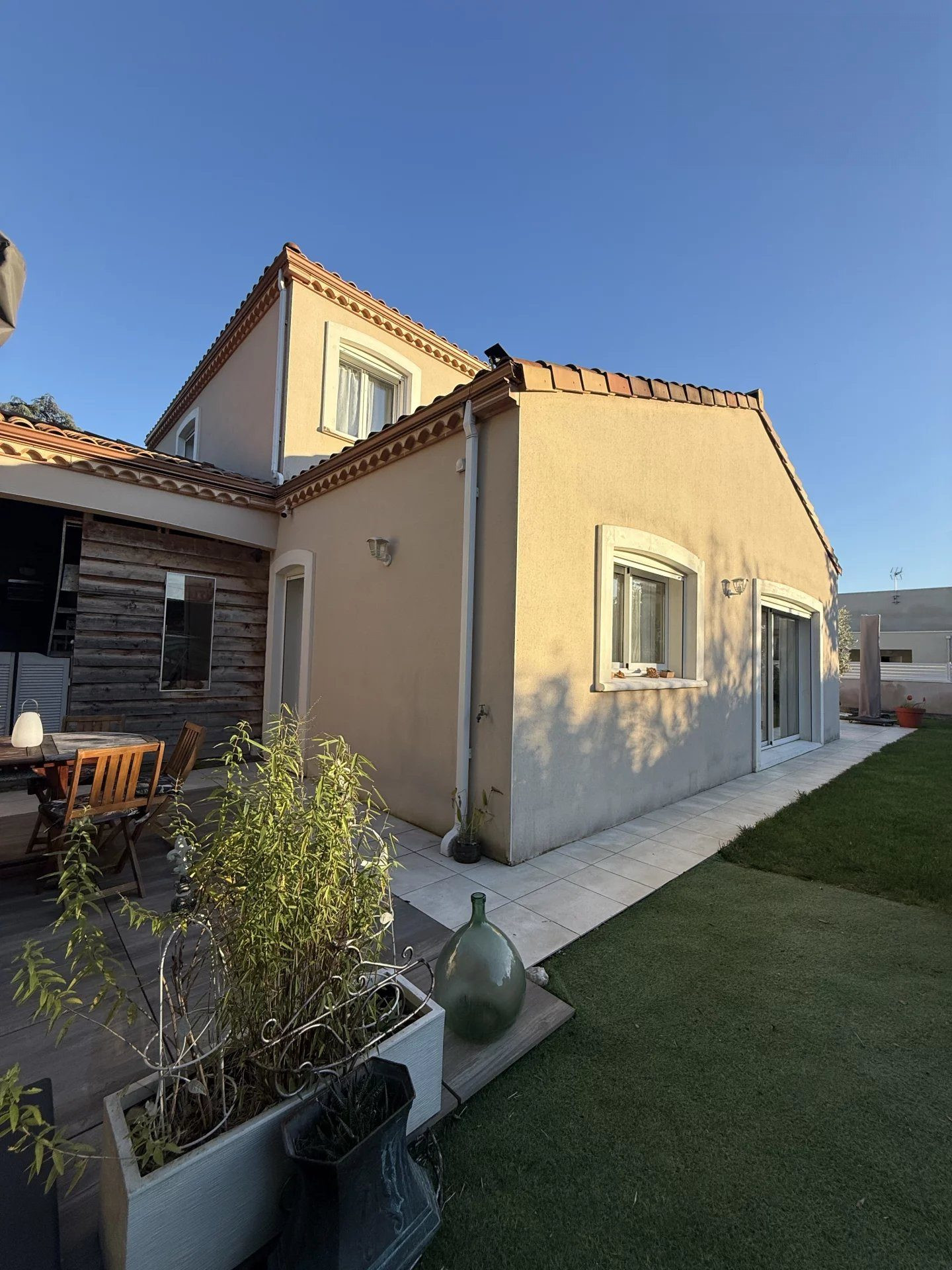 Modern house with garden 5
