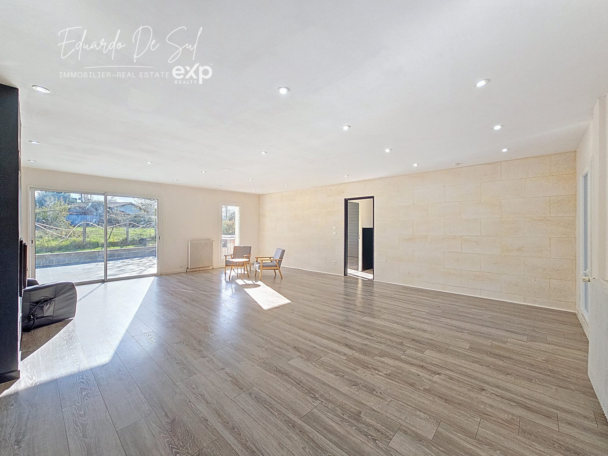Maison plain-pied familiale de 161 m² – 4 chambres dont suite parentale – piscine, double garage