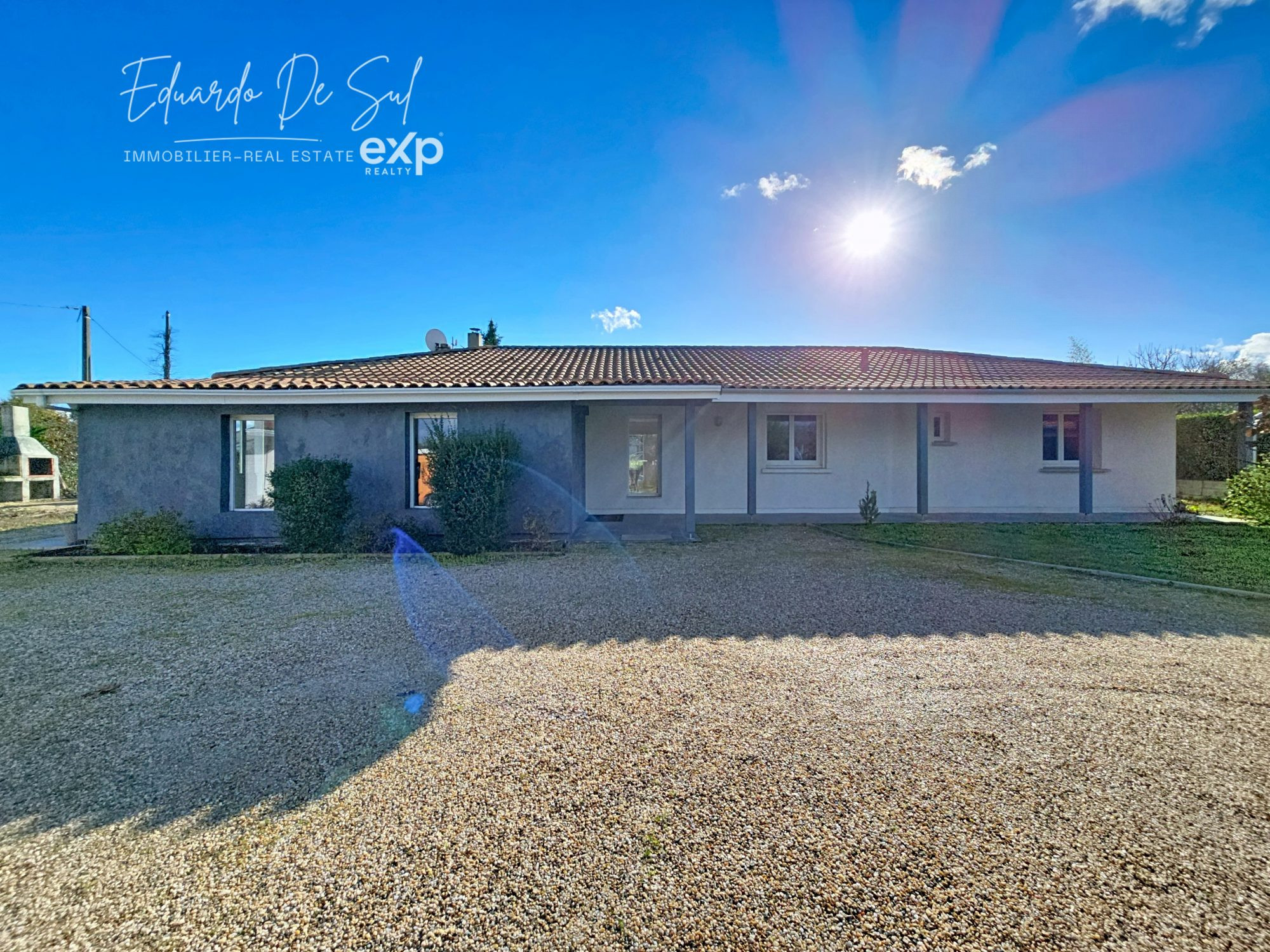 Single-level family home 161 m² – 4 bedrooms including master suite – swimming pool, double garage 3