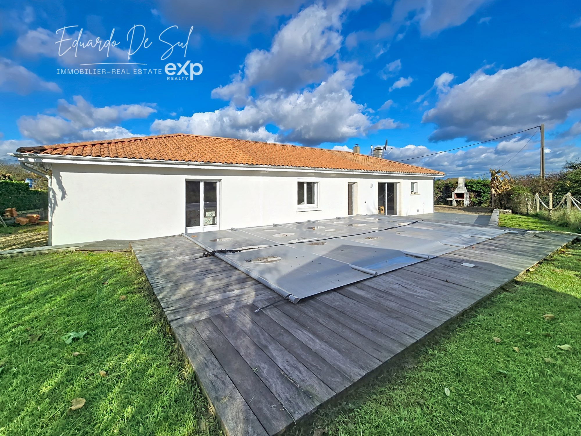 Single-level family home 161 m² – 4 bedrooms including master suite – swimming pool, double garage 5