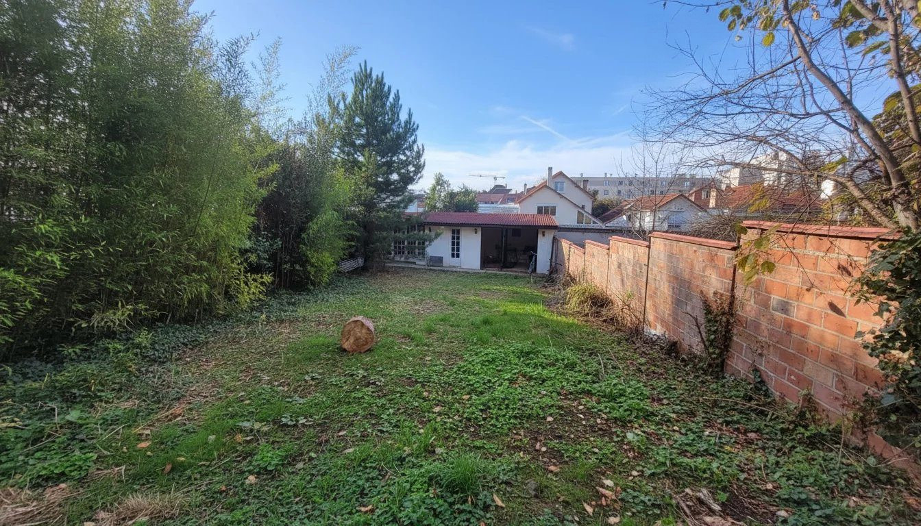 A rare potential house in the heart of Mont-Valérien, just minutes from Paris 4