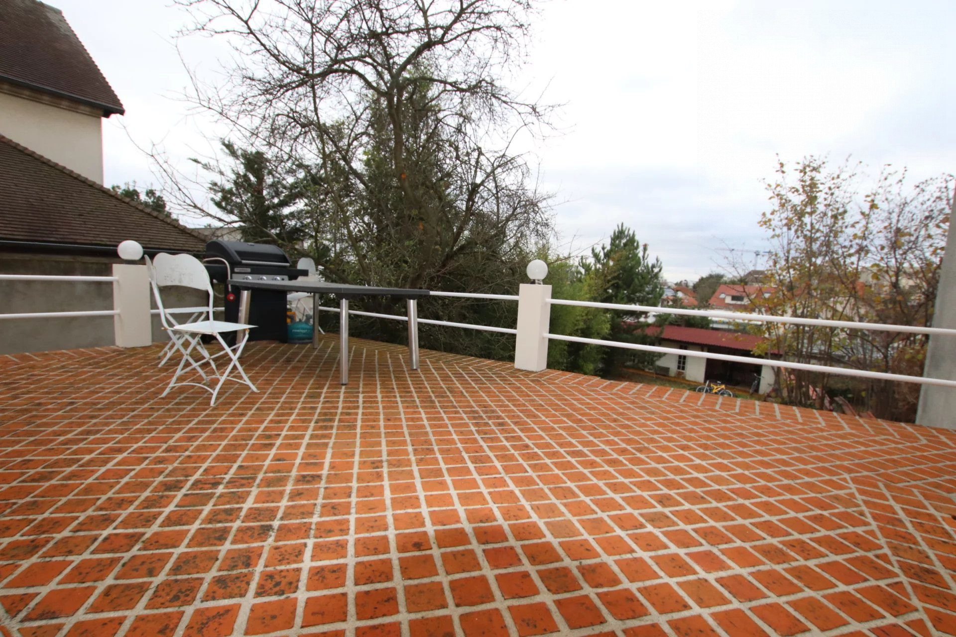 A rare potential house in the heart of Mont-Valérien, just minutes from Paris 3