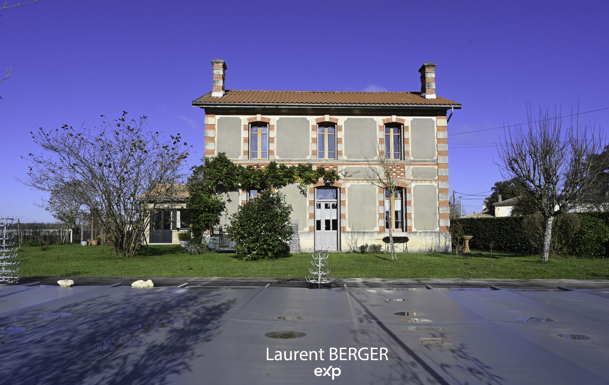 Belle maison de campagne rénovée avec piscine  à Saint Girons d'Aiguevives (33)
