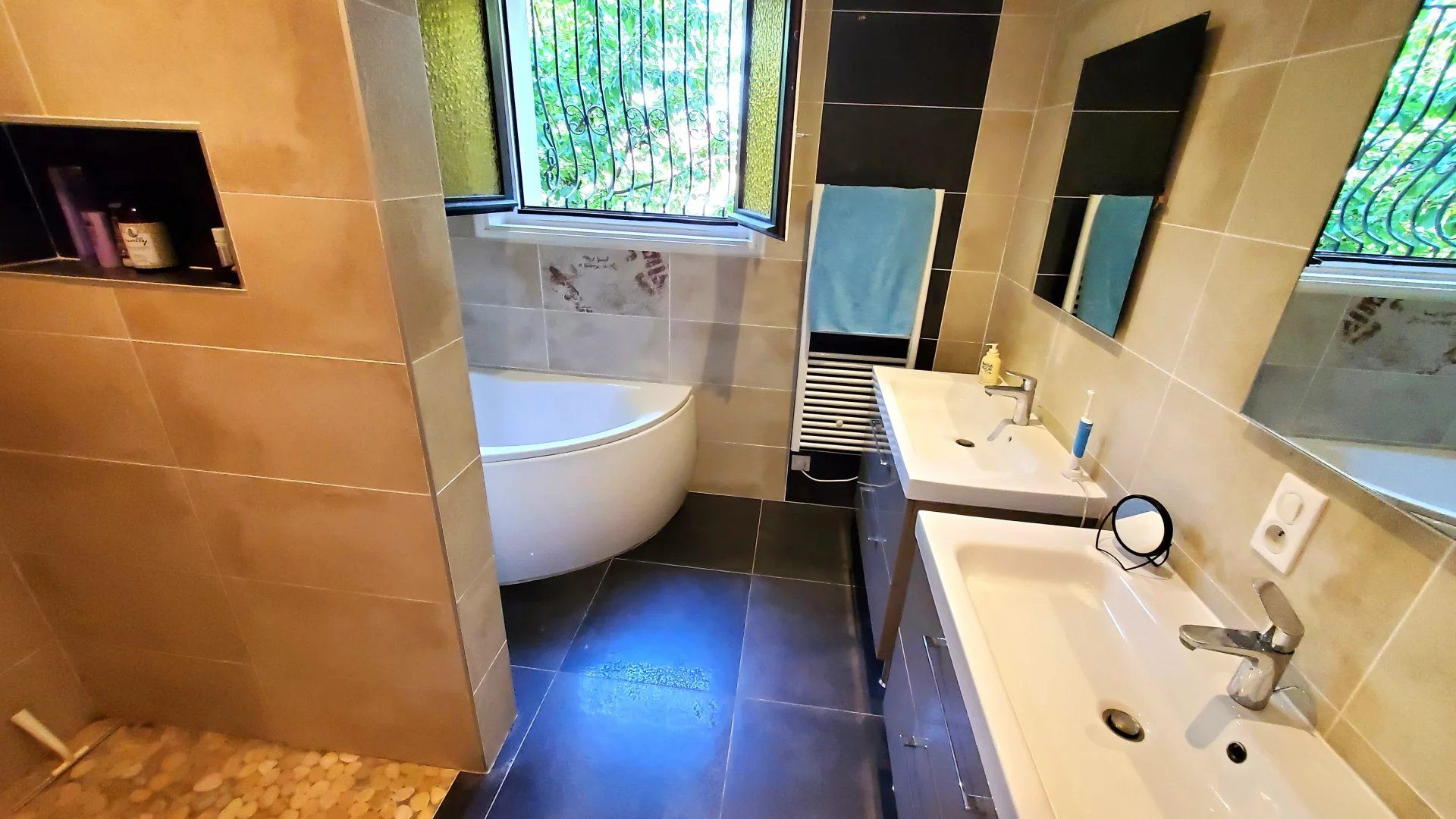Maison 5 pièces 181 m² · à Vétraz-Monthoux · 181 m² · 829 000 €